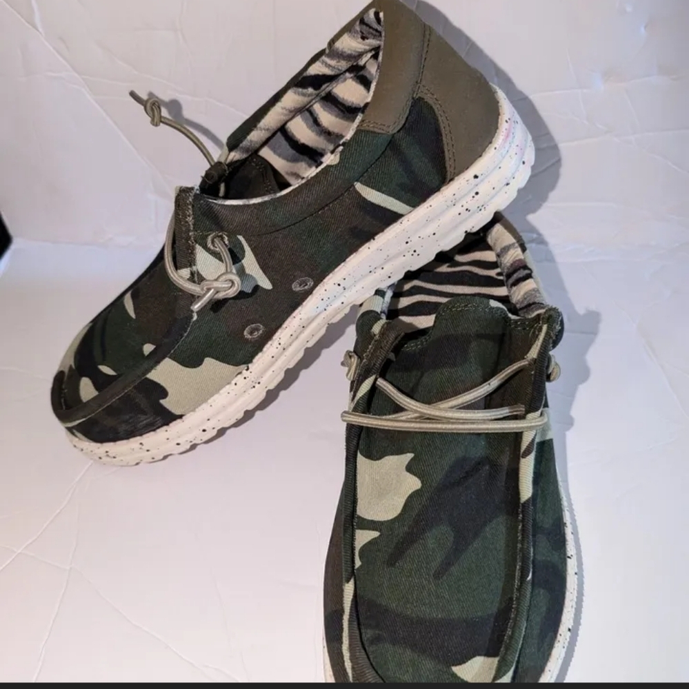 Men's camo print loafer shoes